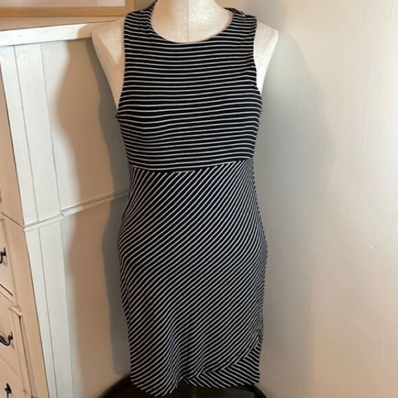 ATHLETA Black and White Stripe La Palma sleeveless Wrap Dress - Picture 4 of 12